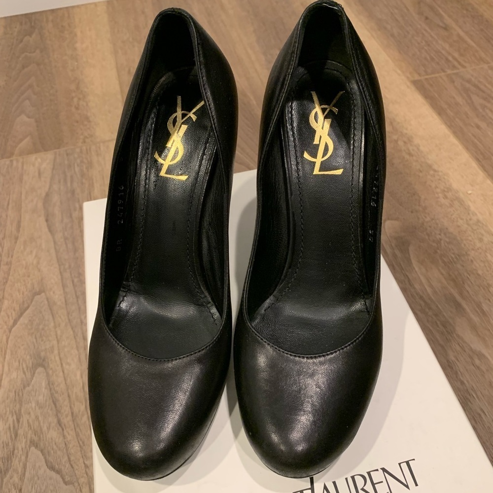 Yves Saint Laurent Tribute Round Toe Pump - Picture 2 of 8